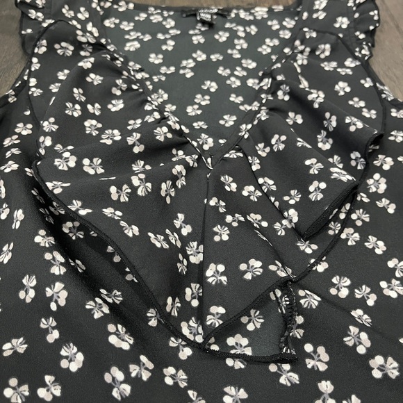 🌸 3/$25 Jacob | Sleeveless Blouse - Picture 3 of 7